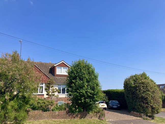 £715 per month: Double Room With Sea Views Main Photo