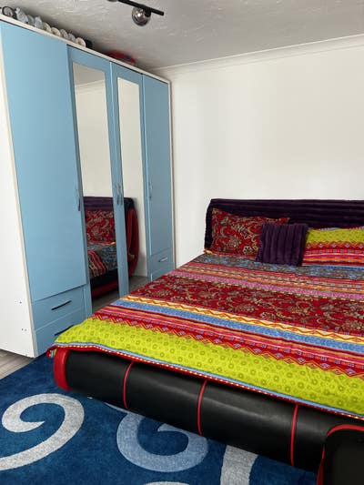 Spacious double room available  Main Photo