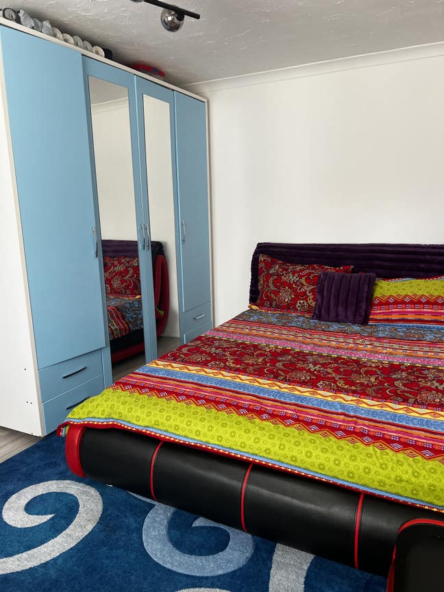 Spacious double room available  Main Photo