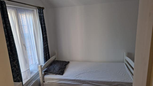 Spacious SINGLE room to rent in Hounslow 490pm Main Photo