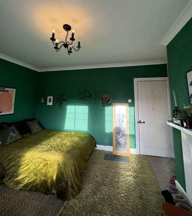 Spacious Room in Stylish Victorian Home Main Photo