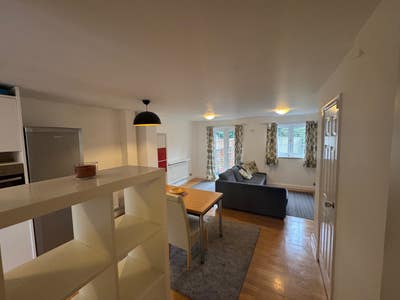 A beautiful presented house at Canada Water  Main Photo