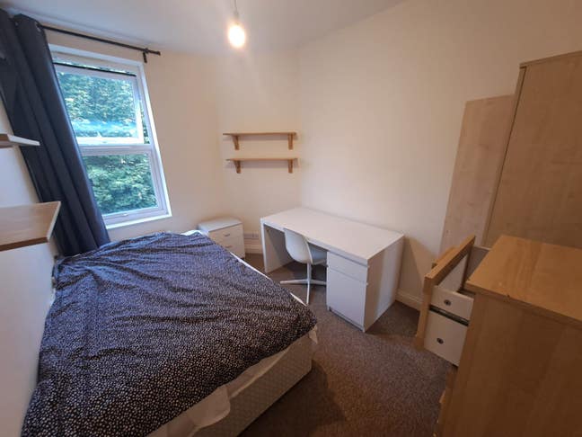 Urgent - needing replacement, very close to campus Main Photo