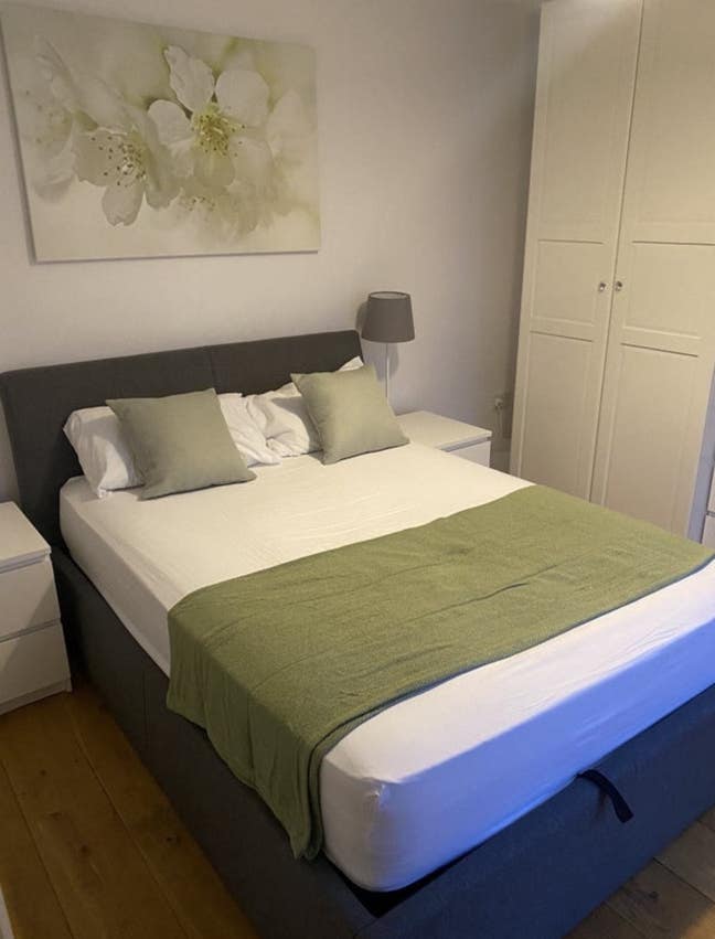 Refurbished dble room with french doors to garden Main Photo