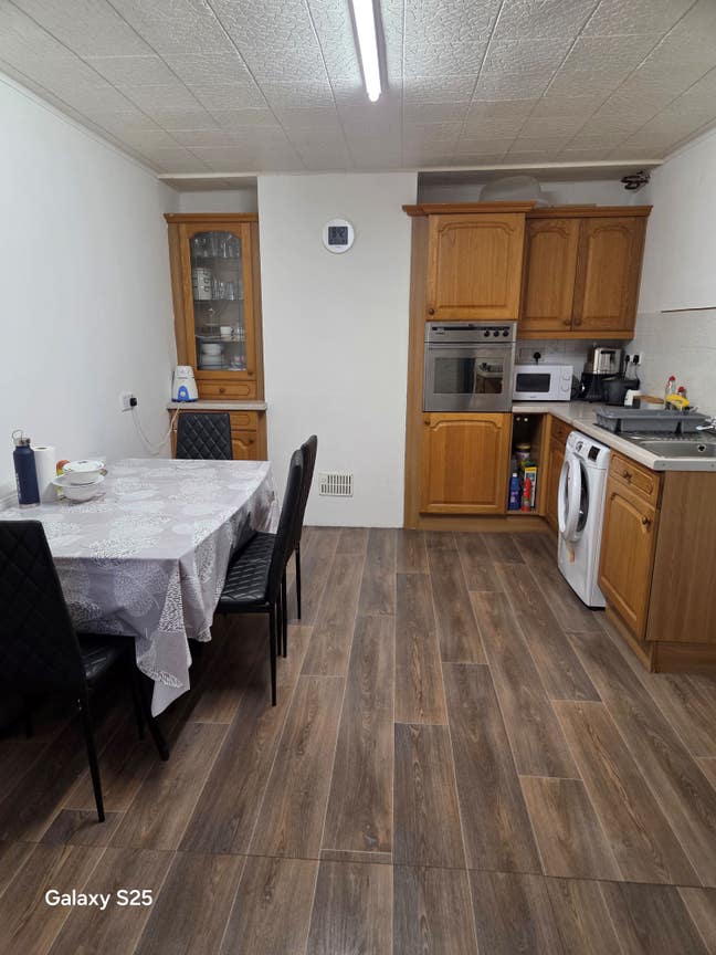 Double room for rent in Bedford Main Photo
