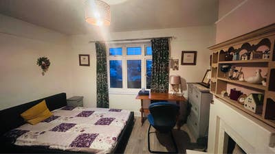 Spacious Double room available in a 3 bed house Main Photo