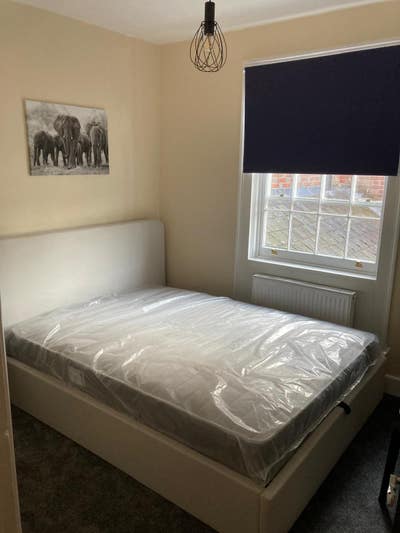 Modern Spare Room Available in Havant – Ideal for  Main Photo