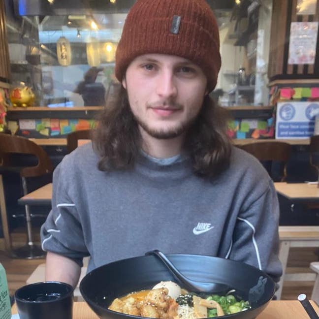 professional looking for a flat share or a buddy! Main Photo