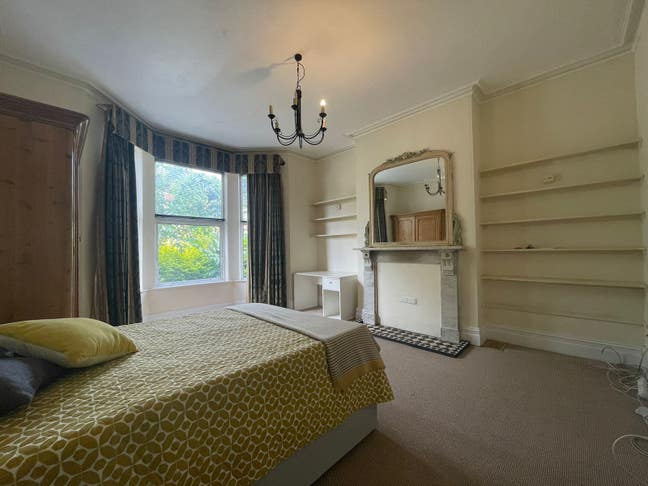 Room Share a SHORT Walk from the CITY Main Photo