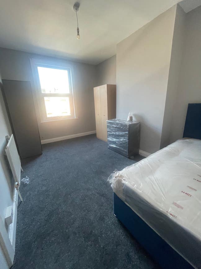 Stunning Room in LS9 Available Now Main Photo