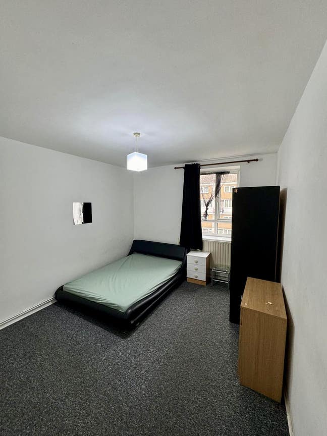 Fantastic Room in Bow+Couple Welcome+All Bill Incl Main Photo