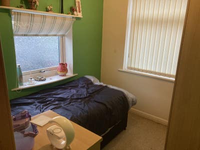 Single room in shared house Main Photo