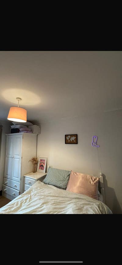 Double room in friendly houseshare Main Photo