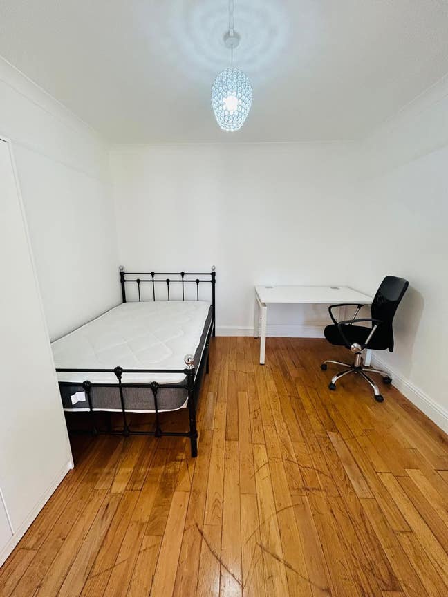Double room available in Edmonton! Main Photo