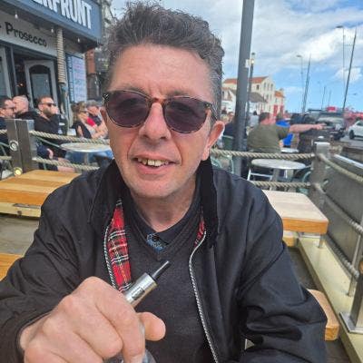 Mature professional seeking room in west hull Main Photo