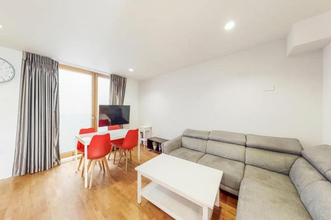 Large Double Room w/ Ensuite - Camden Town  Main Photo