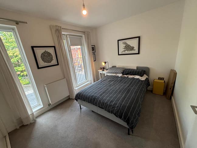 Townhouse double room in Manchester City Centre Main Photo