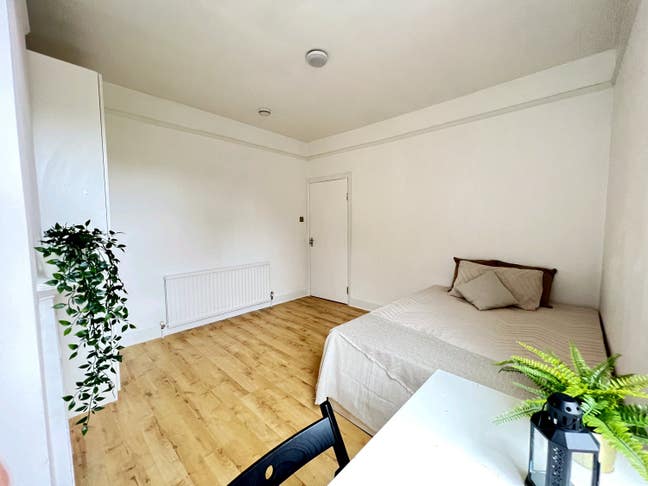Double Room 10 Mins Away from Thameslink Station Main Photo