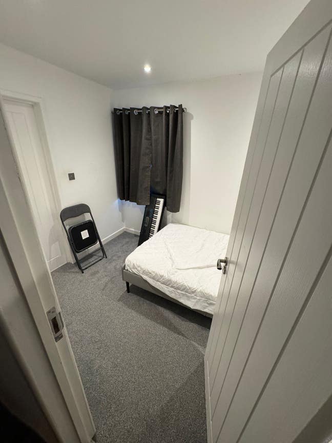 Double room for a student in central Cheltenham  Main Photo