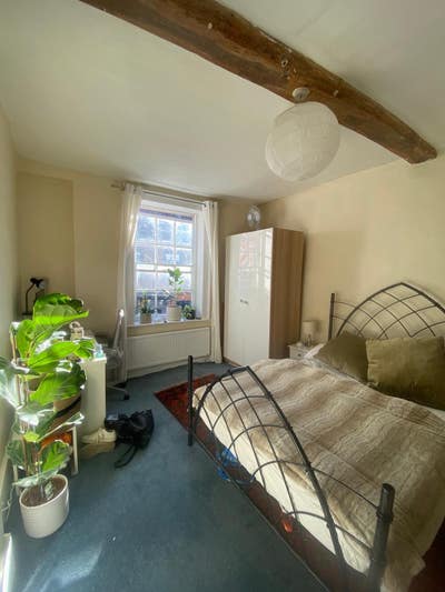 Large Double Room in Eton Main Photo