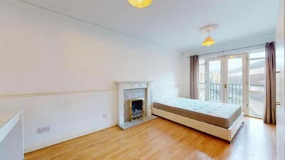 * London Bridge - Stunning 3 Bedroom Flat * Main Photo