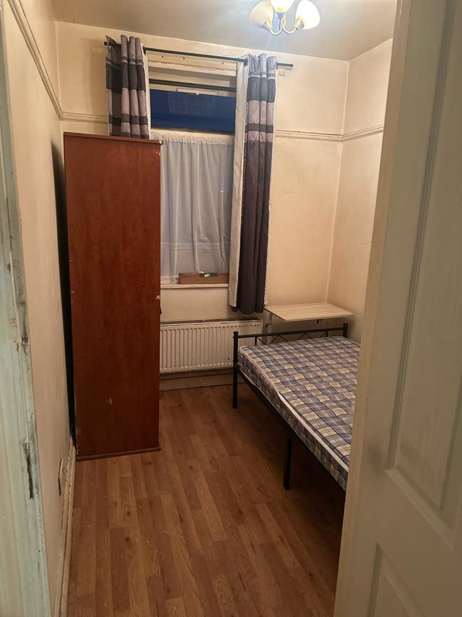 1-Bedroom Family Home for Rent – IG3 8NY Main Photo
