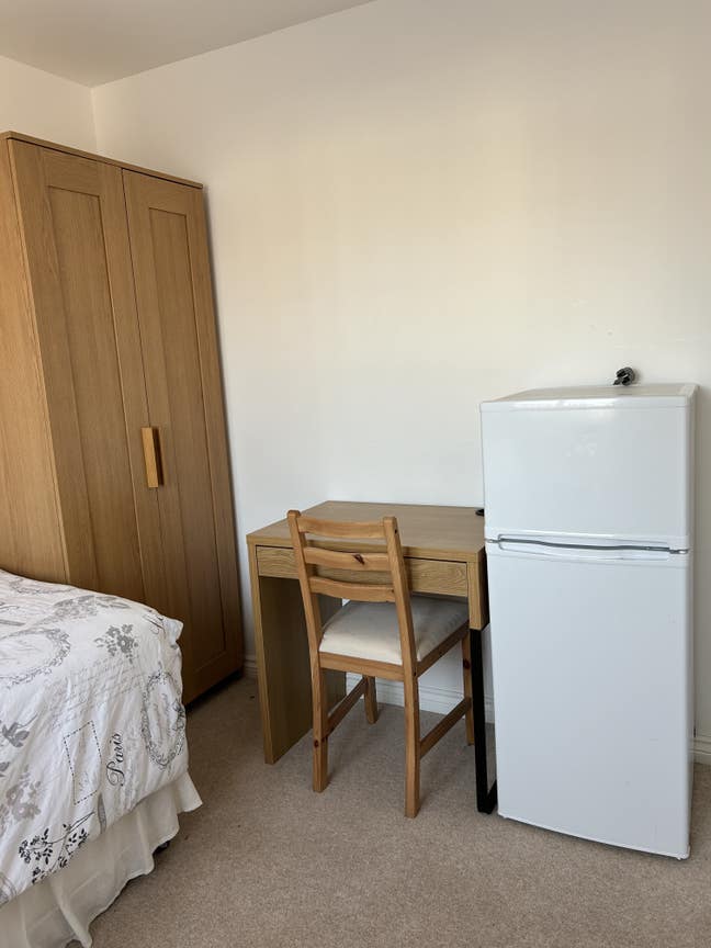 Spacious single room in a quiet home Main Photo