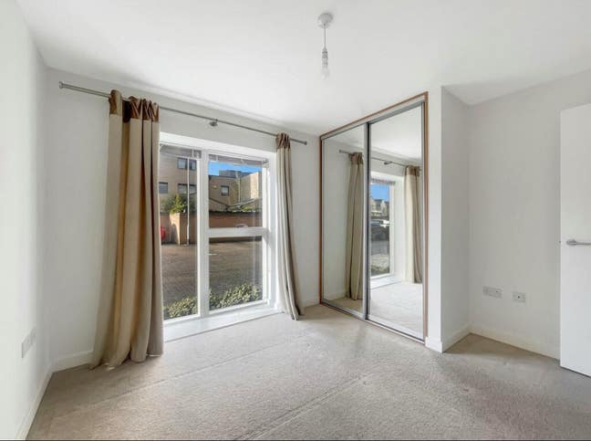 2 Bedroom Flat Main Photo