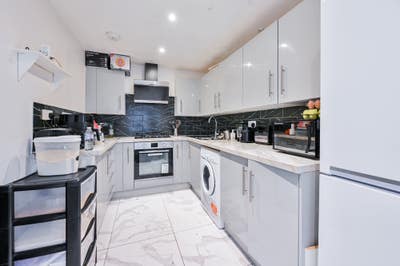 Stunning 2 Bedroom House Newly Refurbished  Main Photo
