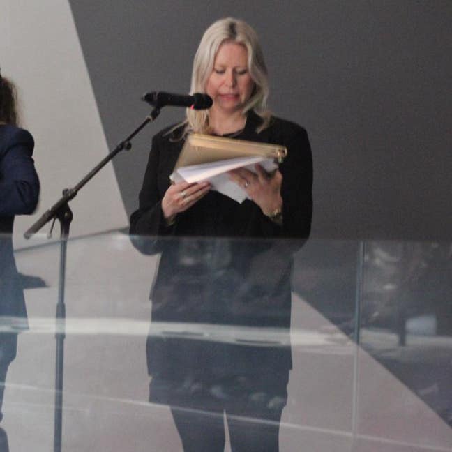 Seeking furnished room Main Photo