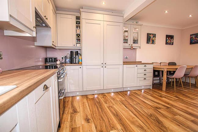 2 Rooms In Shared House Main Photo