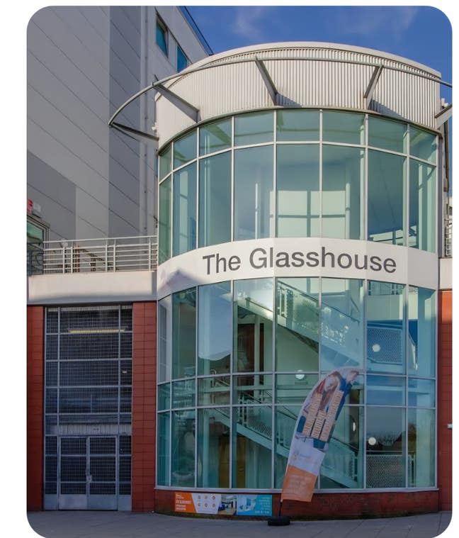 Silver Ensuite in Nottingham Glasshouse Main Photo