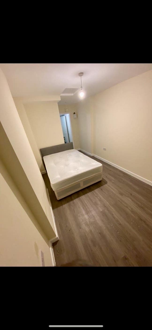 En-Suite available immediately near MK town Centre Main Photo