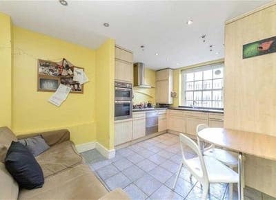 4 Bed Flat (No Living Room) in St Johns Wood. NW8 Main Photo
