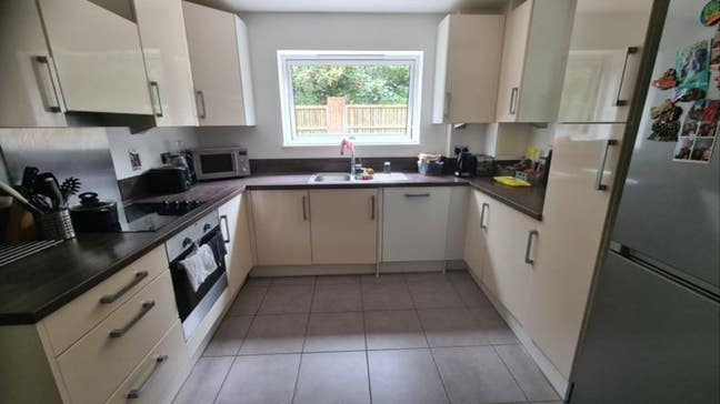 Double *En-Suite* Room Available – Mitcham  Main Photo