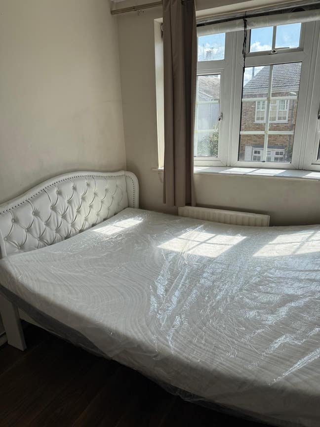 3 king size Ensuite Room  Main Photo