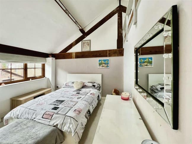 Double Room available immediately Main Photo