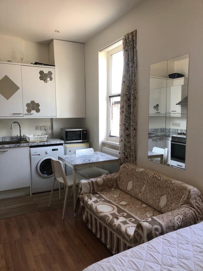 *Lovely Studio in Kilburn High Road  Main Photo
