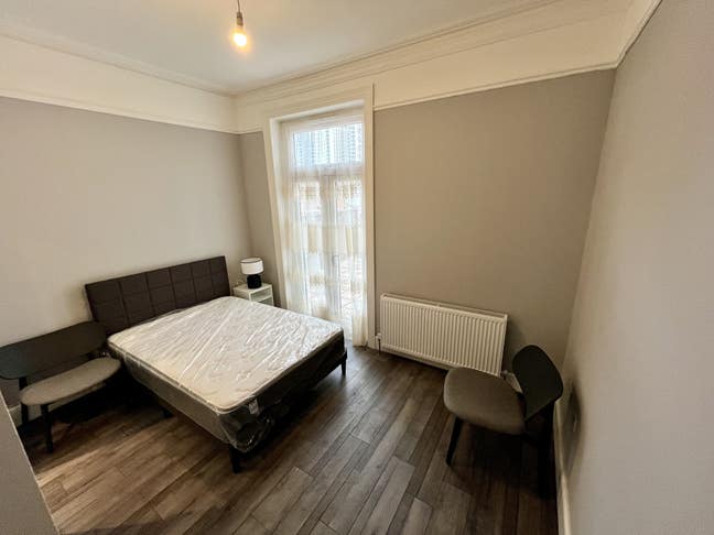 En-suite room near Sutton station  Main Photo