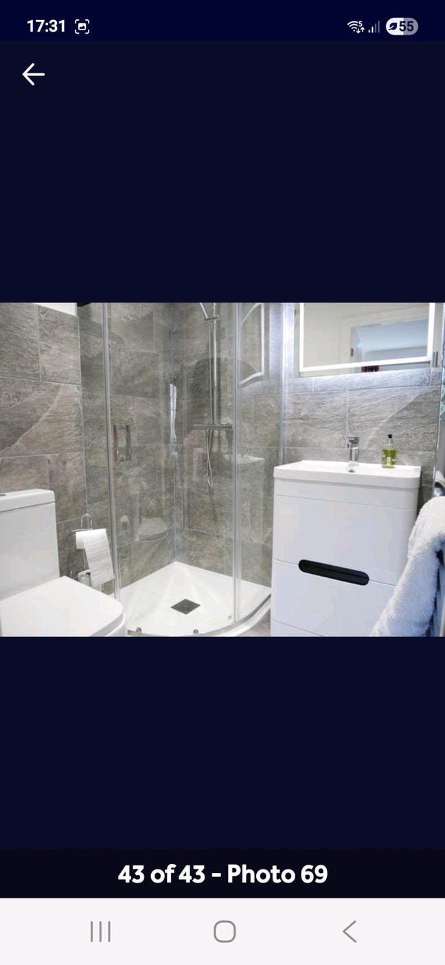  Large, High Quality Double Ensuite Bedroom . Main Photo