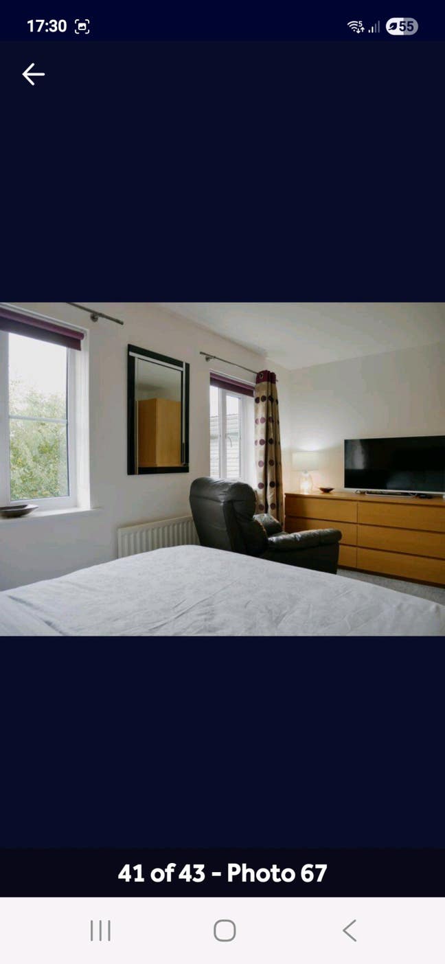  Large, Double, Ensuite Bedroom . Main Photo