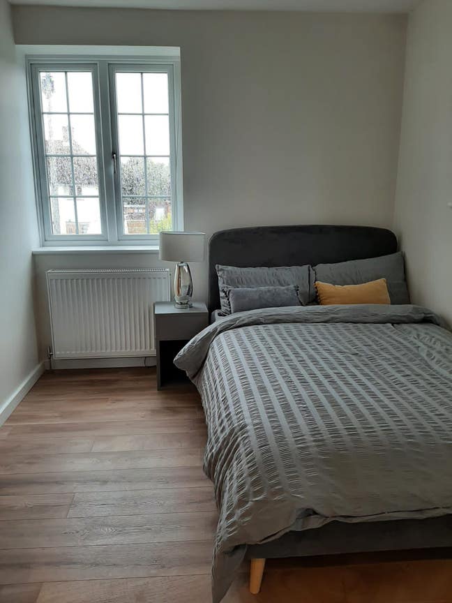  Room with own Toilet. Banstead,  Main Photo