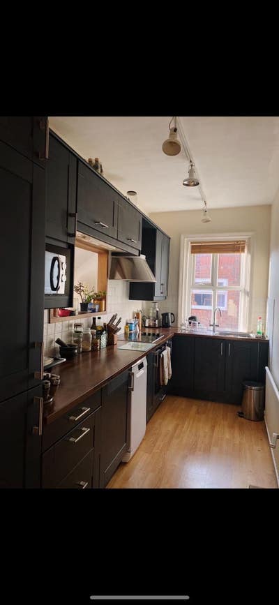 Double room in modern Didsbury 2 bed flat Main Photo