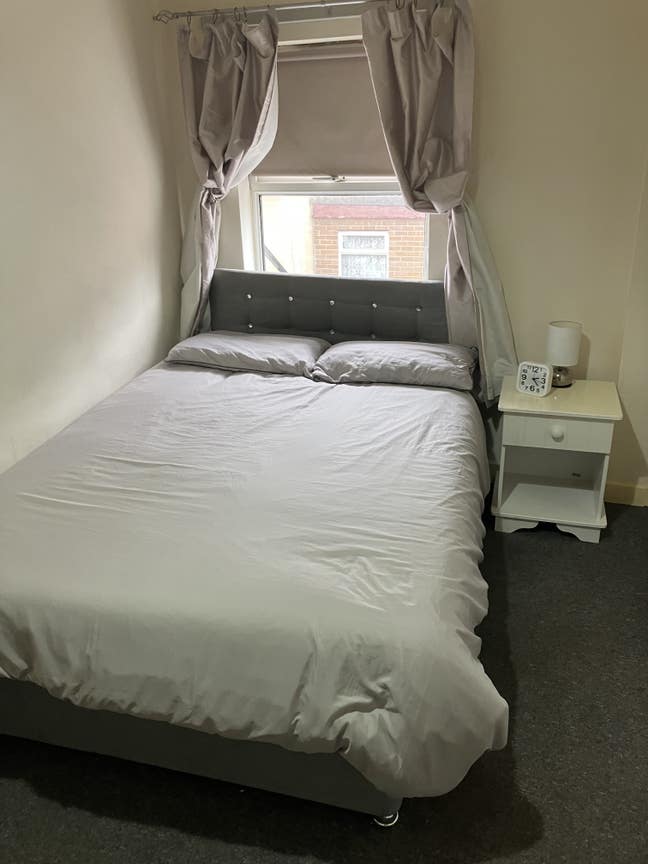 Small double bedroom Main Photo