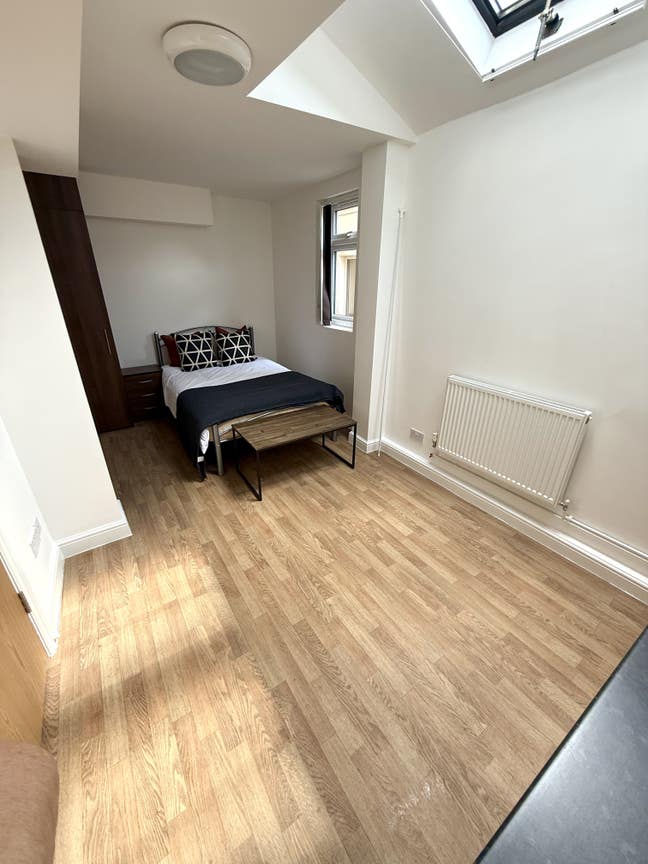 Refurbished Studio in SE18 2Ju Main Photo