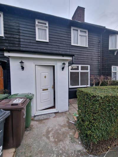 4 Bed Terrace House Available in Dagenham Main Photo