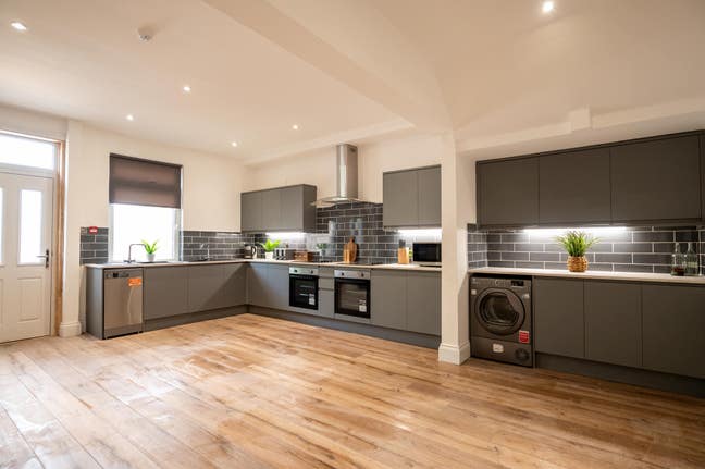 ✨🏠Brand New - Stunning - Renovated Property 🤩✨ Main Photo