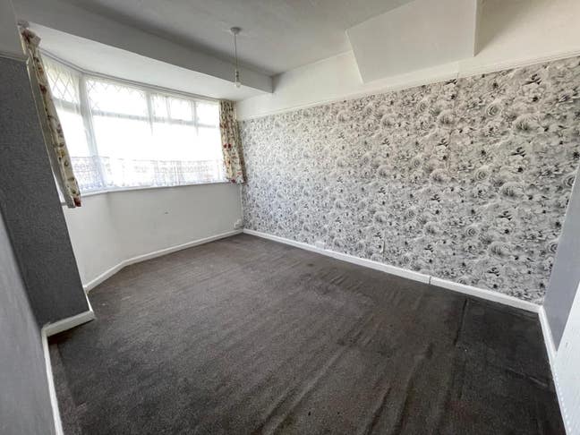 Fabolous Fully Furnished Rooms Available in EN3  Main Photo