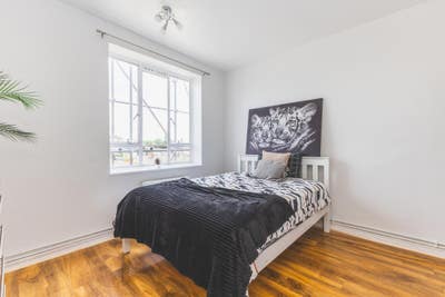 Large Room In Wandsworth perfect for Couple  Main Photo