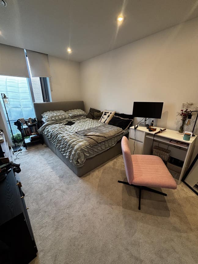 Double Room near Victoria Station   Main Photo